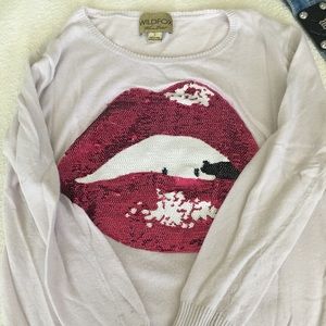 A thin sweater with a print 💋